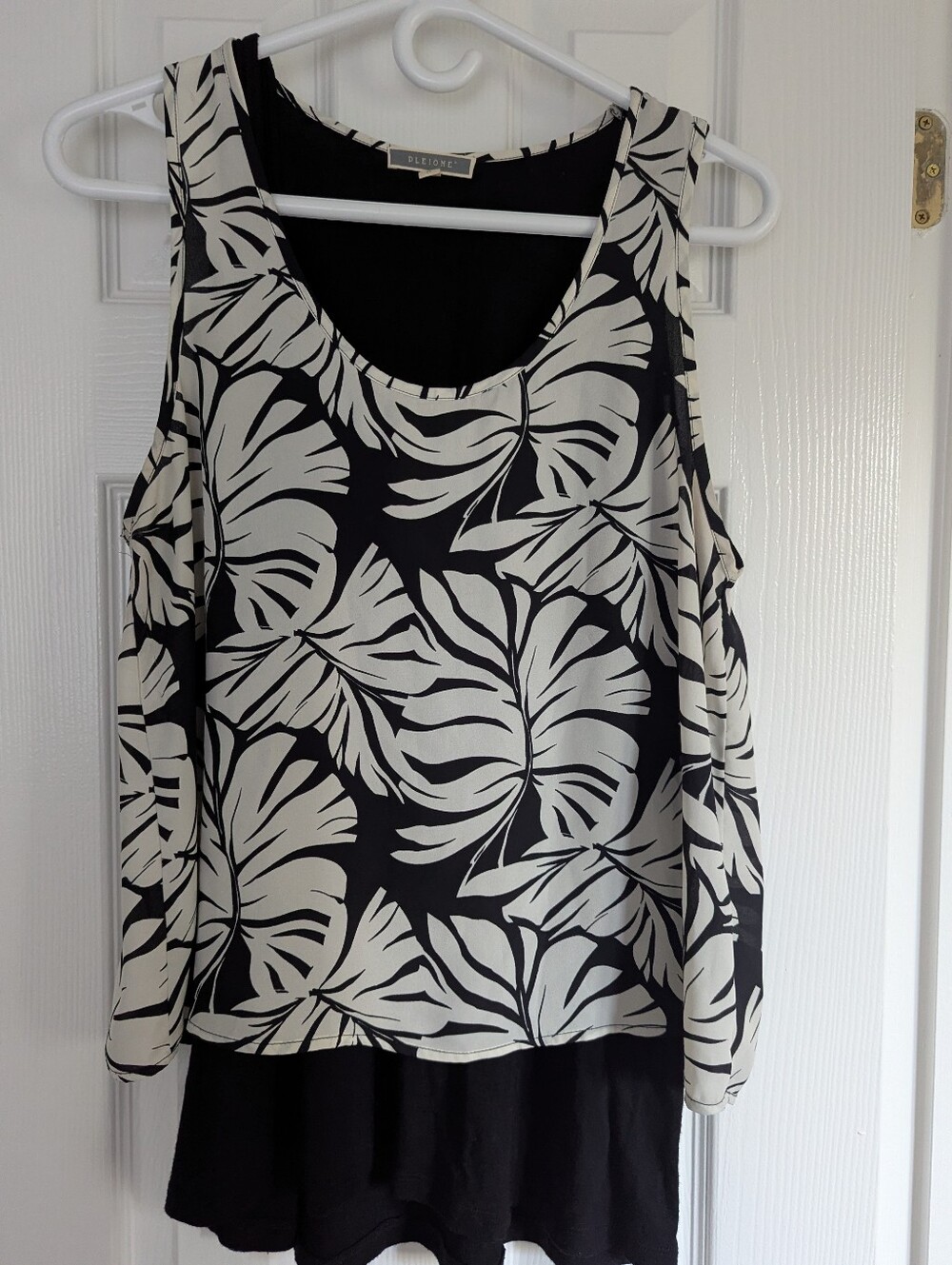 Pleione Black and White Tropical Leaf Layered Camisole